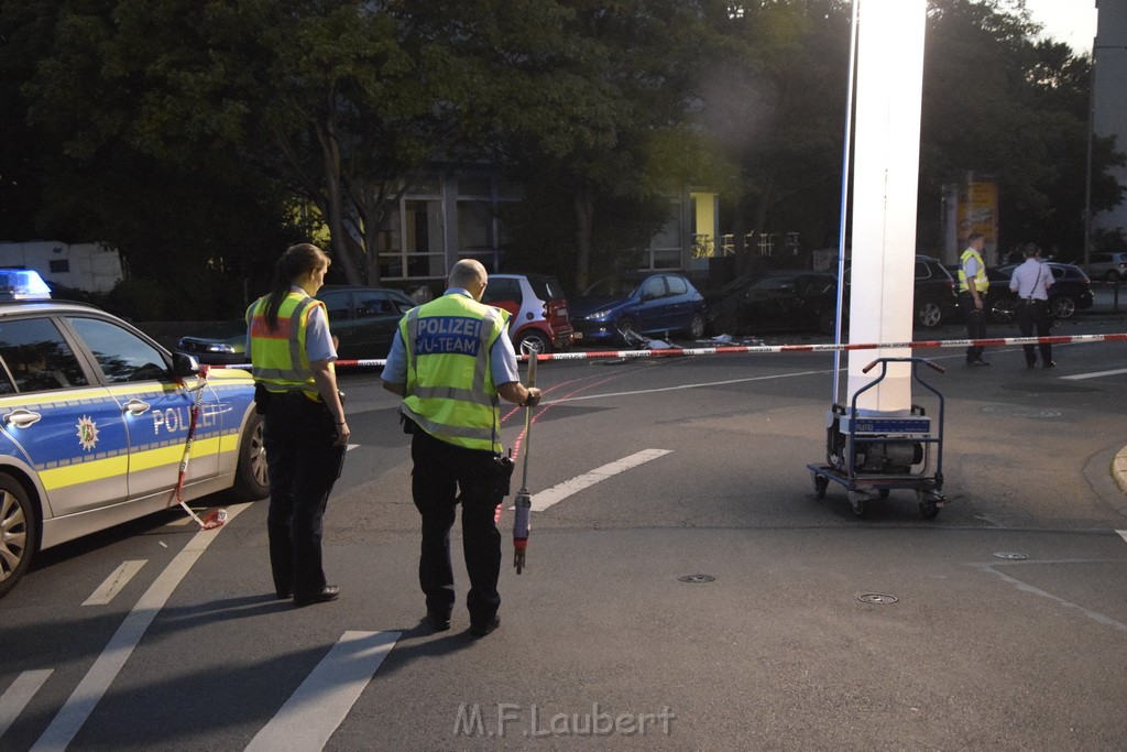 Schwerer VU PKW Rad Koeln Deutz Giessenerstr Betzdorferstr P020.JPG - Miklos Laubert